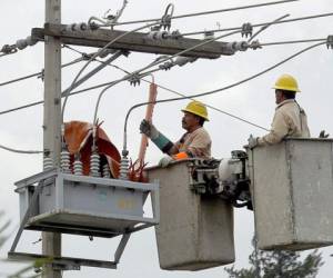 Las autoridades de la Empresa Energía Honduras (Eeh) anunciaron las interrupciones en el servicio de energía eléctrica en varios sectores de la capital, debido a trabajos de mantenimiento general. /Fotos El Heraldo Honduras/