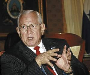 El expresidente interino, Roberto Micheletti, también pidió a los liberales salir de sus casas para ejercer el sufragio a favor de su candidato y sus diputados.