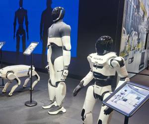 Los robots dominan las innovaciones de CES 2026. Impulsados por IA, bailan, lavan y doblan ropa, hablan varios idiomas y hasta juegan a los dados.