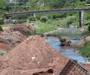 El rio Choluteca es el afluente que divide las dos ciudades, el cual todos los años la Alcaldía tiene que dragar su cause para que sus aguas tengan mejor paso y no haya inundaciones.
