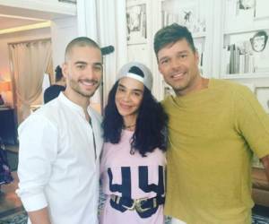 El cantante colombiano Maluma junto a su tía Yudy Arias y el puertorriqueño Ricky Martín. Foto:@yudyarias/Instagram.
