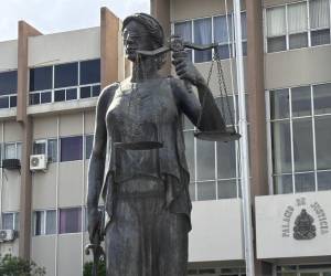 Los diputados opositores han denunciado en dos ocasiones que detrás de las pretensiones, Libre busca tener la concentración absoluta del poder.