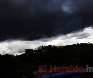 En la última semana se han registrado fuertes aguaceros sobre la capital de Honduras. Foto: Estalin Irías/EL HERALDO.