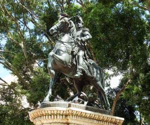 Los restos del prócer hondureño reposan en un nuevo mausoleo en San Salvador por iniciativa del presidente Nayib Bukele.