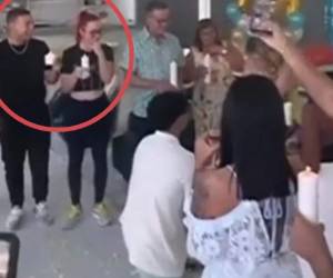 El romántico momento fue captado por los amigos de Jesaaelys. Captura de video.