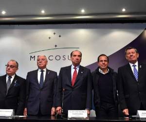 Ésta es la segunda vez que el Mercosur, fundado en 1991, aplica esa cláusula suscrita en 1998 en Ushuaia (Argentina) que estipula que 'la plena vigencia de las instituciones democráticas es condición esencial' para integrar el bloque regional. Foto: AFP.