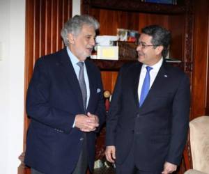 Plácido Domingo junto al presidente hondureño Juan Orlando Hernández. (Foto: Casa Presidencial)