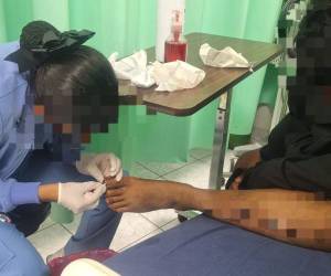 La víctima permanece bajo protección de las autoridades y recibe atención médica.