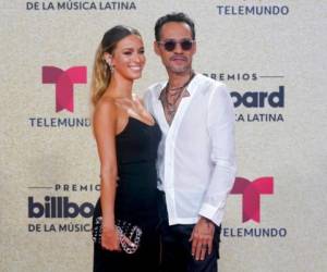 Marc Anthony y Madu Licona en la alfombra roja de los Premios Billboard 2021. FOTO: AP