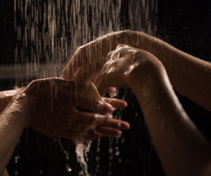 Si las personas son cuidadosas en sus duchas, es decir, si no hacen sus necesidades en el acto, todo saldrá bien, según los doctores.