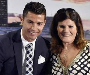 Cristiano Ronaldo junto a su madre Dolores Aveiro. (Foto: Agencias / AFP)