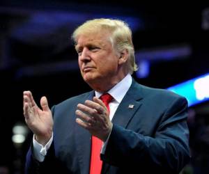 'Estamos analizándolo. Si puedo hacerlo, iré. Podría ir. Hablaremos de eso y otros temas', dijo Trump mientras a su lado Netanyahu no lograba esconder su satisfacción. Foto AP