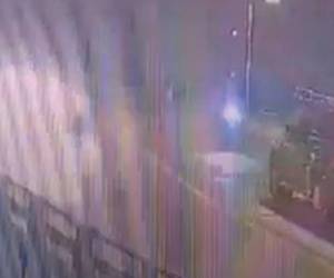 El impacto fue tan rápido que no pudo evitarse, y el agente perdió la vida de inmediato debido a los fuertes golpes. La Policía Nacional lamentó su fallecimiento en redes sociales.