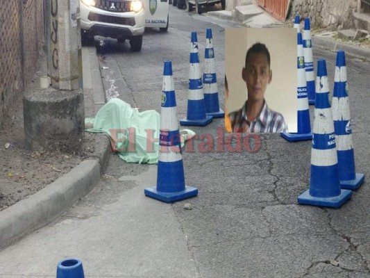 El cuerpo quedó en una esquina de la calle principal.