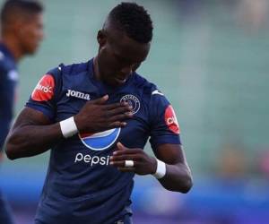 El ariete catracho dejó la pretemporada con el Saprissa para apoyar a su esposa en un momento tan duro. Foto Instagram @rubiliocastillo09