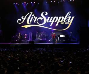 Los hondureños vivieron una romántica noche durante el concierto del dúo australiano Air Supply en el Nacional de Ingenieros Coliseum de Tegucigalpa.