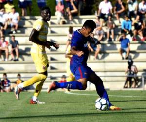 Anthony Choco Lozano falló un penal en un encuentro amistoso de su equipo este viernes. (Foto: Cortesía @FCBmasia)