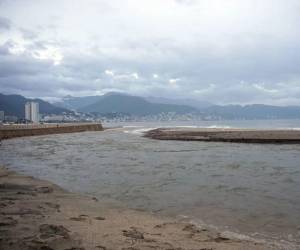 Huracán Simón pierde fuerza, pero no el peligro en el Pacífico.