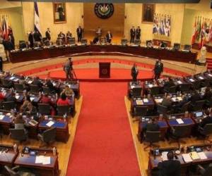 En la instalación, los nuevos diputados eligieron al odontólogo Norman Quijano, de 71 años de edad y miembro de ARENA, como presidente del Congreso. Foto: Prensa Libre El Salvador