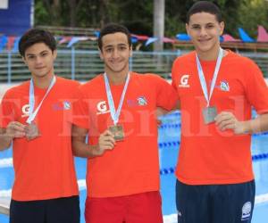 Los nadadores de los Delfines Sampedranos están prestos para la competencia.