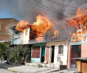 El siniestro se desató a eso de las 9 de la mañana y afectó a varias viviendas.
