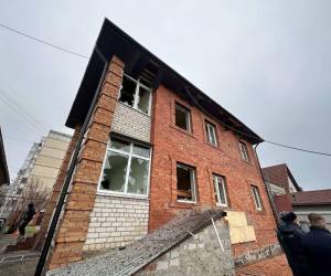 Los ataques hicieron añicos las ventanas de varios edificios y dañaron 14 casas, dijo Gladkov.