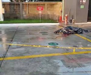 El vigilante huyó dejando abandonada su arma tras haberla utilizado para quitarle la vida a Carlos Andrés Reyes.