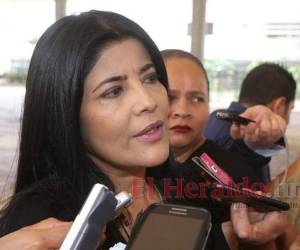 La diputada nacionalista también afirmó 'hemos sido cobardes. Hemos agachado la cabeza porque solo el refrigerador nos recetaban'.