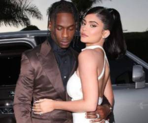 Travis Scott junto a Kylie Jenner durante una alfombra roja. Fotos: Instagram Kylie Jenner.