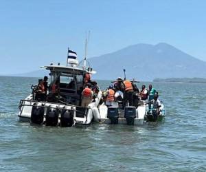 Miembros de la naval hondureña realizando patrullajes en el Golfo de Fonseca, donde se han vuelto comunes los incidentes con las patrulleras de la naval salvadoreña.