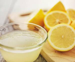 Los ácidos naturales del limón retraen el crecimiento bacteriano. Foto: Shutterstock