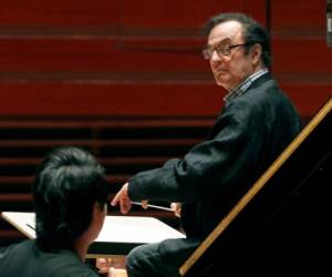 En su larga y distinguida carrera Dutoit ha dirigido orquestas muy respetadas en París y Montreal y ha viajado por el mundo como director invitado. (Foto: AFP)