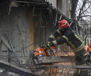 Ascienden a 31 los heridos en ataque nocturno ruso contra Járkov.