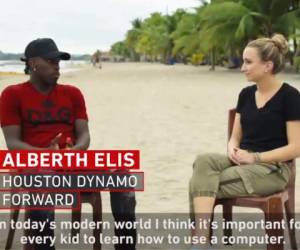 Alberth Elis durante la entrevista para la MLS de los Estados Unidos.