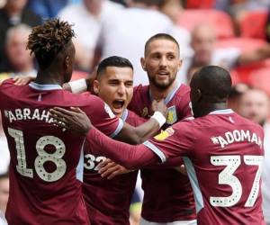 Aston Villa celebró el regreso a la Premier League de Inglaterra.