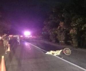 El cadáver quedó tendido en el transitado sector. Foto cortesía