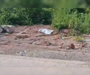 Los restos de la fémina estaba a la orilla de la calle, en la carretera a Danlí.