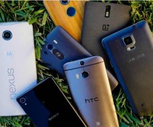 Foto de referencia de diferentes modelos de teléfonos móviles.