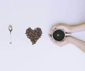 <i>Desde las plantaciones hasta la taza, cada sorbo de café cuenta una historia de sostenibilidad que se está volviendo un eje principal en la producción de este producto.</i>