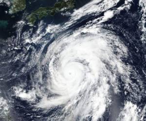 Las costas orientales y occidentales de Japón que se ubican frente al Océano Pacífico podrían ser azotadas por lluvias torrenciales desde este viernes y hasta que pase el tifón. Foto: AP.