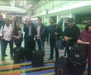 La imagen del equipo de Univisión antes de abordar el vuelo que los llevaría a Miami.