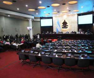 Diputados del Congreso Nacional durante la sesión convocada por Luis Redondo.