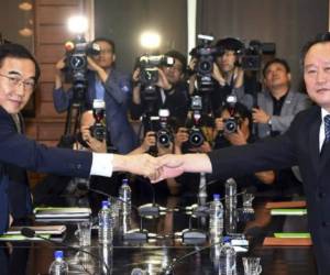 Las dos naciones rivales no anunciaron la fecha en la que se celebrará el encuentro. Foto: AP