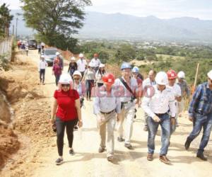 El embajador de Japón junto al alcalde Carlos Miranda supervisando la planta de tratamiento financiada por el gobierno japonés.