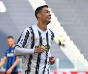 El delantero portugués de la Juventus, Cristiano Ronaldo, celebra tras anotar un penalti para abrir el marcador durante el partido de fútbol de la Serie A italiana Juventus vs Inter el 15 de mayo de 2021 .