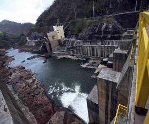 No todas las actividades han cesado por completo en la hidroeléctrica Patuca III debido a que se encuentra despachando agua al otro lado del río para evitar repercusiones o mayor sequía en el afluente.