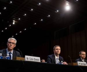 Colin Stretch, consejo general de Facebook, Sean Edgett, consejo general de Twitter y Richard Salgado, director de ley y aplicación de seguridad de Google(Foto: AFP).