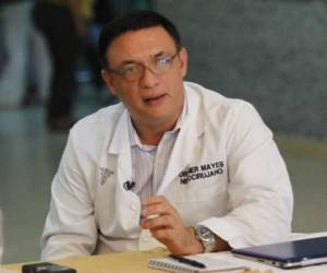 Elmer Mayes, expresidente del Colegio Médico de Honduras, pide a la población evitar aglomeraciones y cumplir medidas de bioseguridad.