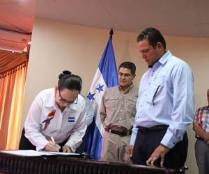 Hernández encabezó el miércoles el lanzamiento del Fondo de Garantía que permite el acceso a los primeros 300 millones de lempiras.