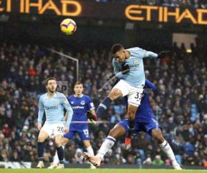 Sterling restauró la ventaja de dos goles de City rematando de cabeza un centro de Fernandinho a los 69. (Foto: AP)